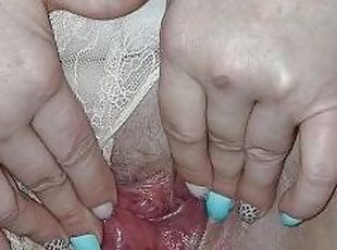 Bbw P1SSQUEEN Playing with Big Labia before pissing