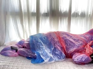 Fejira com Multi-layer plastic raincoat wrapping and bundling