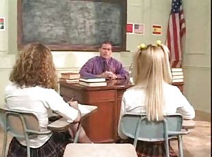skolotāja, skaistules, minēts, trijatā, blondīne, galds, klase, mazās-krūtis