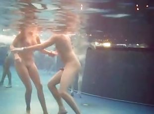 parti, amateur, buatan-sendiri, sex-dalam-kumpulan-groupsex, kolam-renang, di-dalam-air