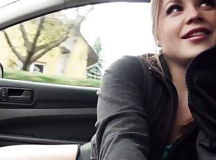 Picked up girl gets fucked in the car