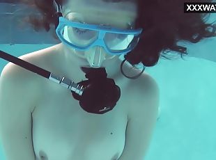 Hot Underwater Babe Emi The Mermaid