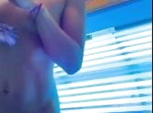 Playing with my tight pussy in the tanning bed????