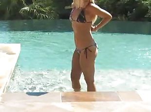 Nice sun-tanned nude body at the pool, babe loves masturbating alone