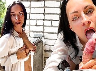 Quick Public Blowjob at a photo shoot with Cum in Mouth