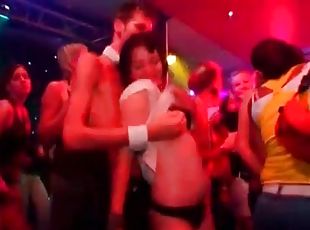 парти, аматьори , мадами, хардкор, групов-секс, облечена-жена-гол-мъж, възбудени, клуб