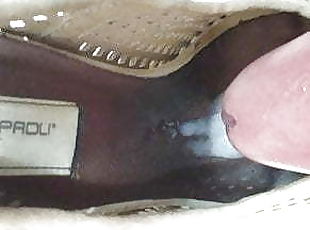 Cum in stepsister&#039;s shoe