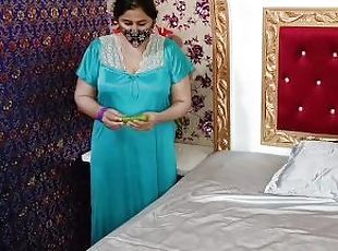 Amateur Indian Hot Aunty was alone at home so she started having sex with dildo