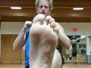 Martial arts stud with best feet sidekick ????