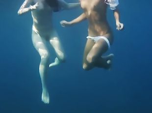 Hotties Naked Alone In The Sea