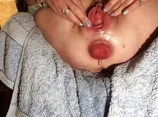 Stretched Sub plays with her prolapsed holes and births a giant kong toy
