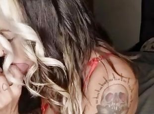 Amateur Slutty Tattoo Woman Sucks Massive Dick