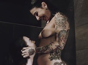 купання, мастурбація, лесбіянка-lesbian, порнозірка, природна, душ, татуювання