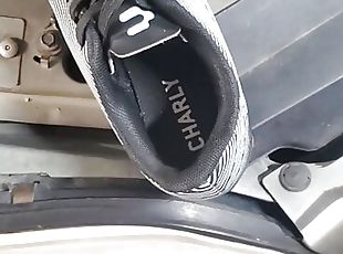 mechanic found soccer shoes in customer minivan again