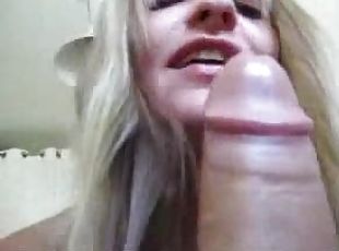 Dude fucks her pussy in homemade video