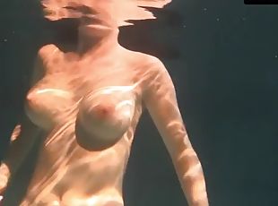 Anna Siskina hot teen with big boobs in the pool
