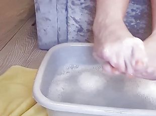 He washed and oiled My sexy feet !!