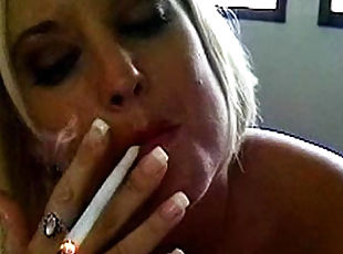 pušenje, mame-koje-bih-jebao, pov, plavuše, fetiš, pušenje-smoking