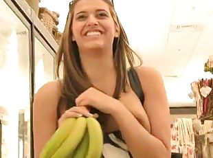 Patricia buys a few bananas and goes home to play with them