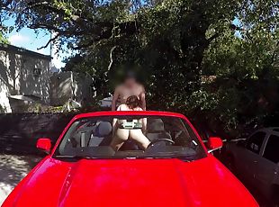 Curvy ass bitch sucking a cock in the car and fucking outdoors