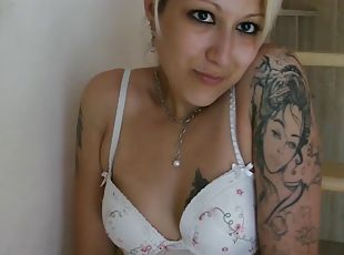 мастурбация, кльощави, блондинки, дамско-бельо, соло, бръснати, татуировки