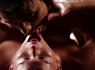 Completely wet blonde hottie and the passionate pussy-penetration