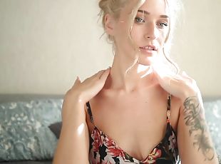 russisk, ung-18, blond, webkamera, alene, nydelig, tattoo, posering